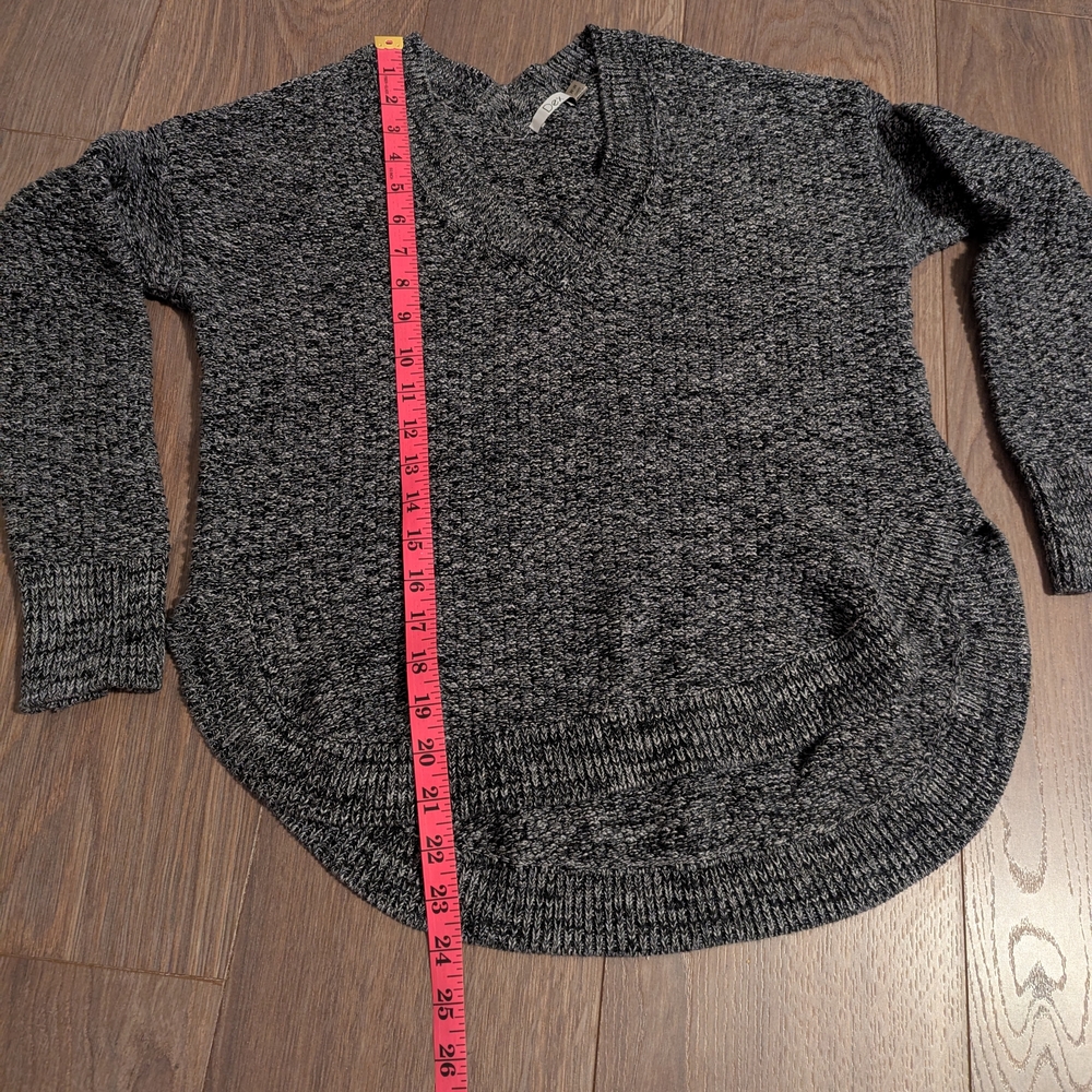 DEX | Gray Black Long Sleeve V-Neck Knit Sweater, Medium - Picture 5 of 6